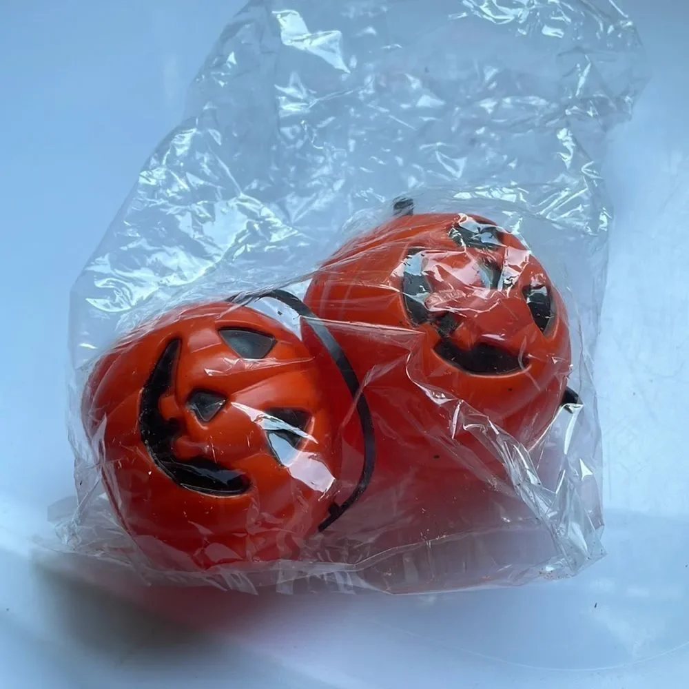 2 Halloween plastic Jack O Lantern treat‎ holders, party favors or decorations